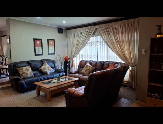 5 BEDROOM HOUSE FOR SALE IN BEYERS PARK